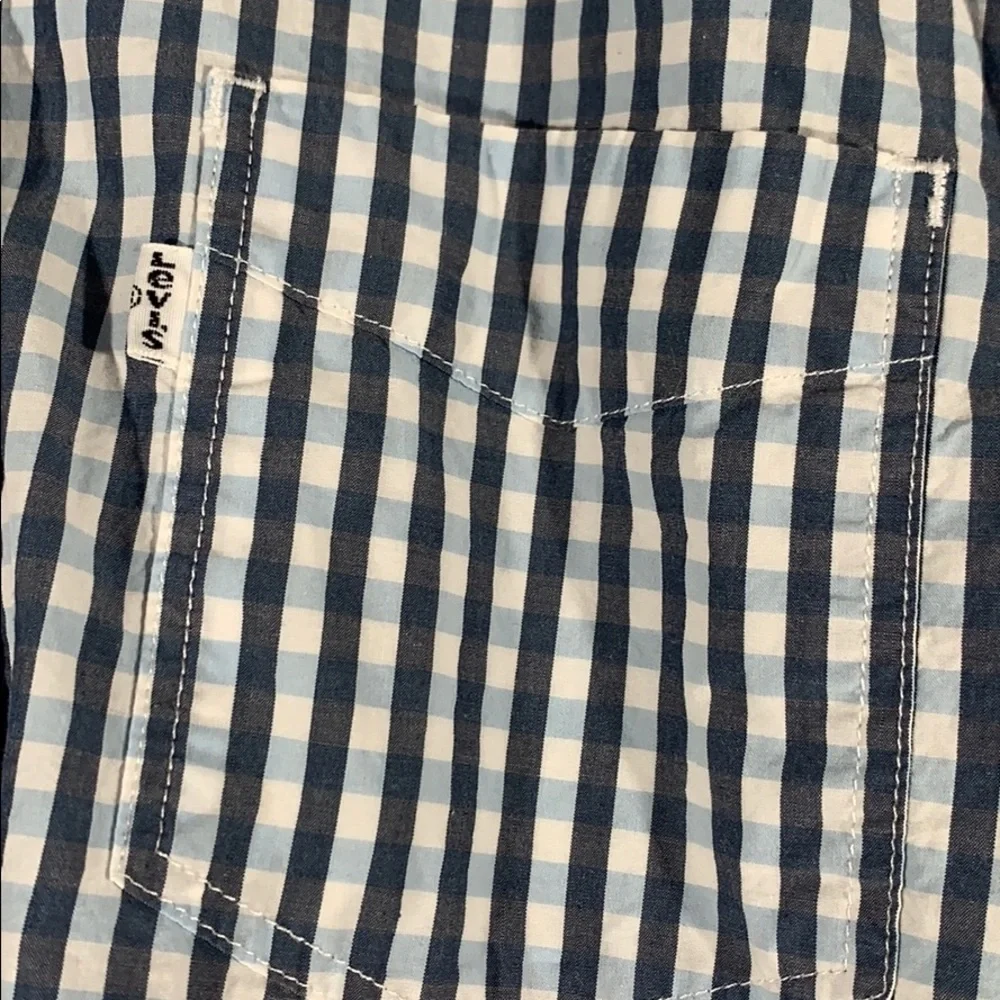 Levi’s Blue & White Plaid Shirt-Size Medium Slim
